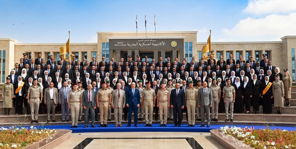 الأكاديمية العسكرية المصرية تحتفل بتخرج دورتين تدريبيتين لمهندسى وزارة الموارد المائية والرى ومهندسى المركز الوطنى لتخطيط إستخدامات أراضى الدولة بعد إتمام فترة تأهيلهم ‎...